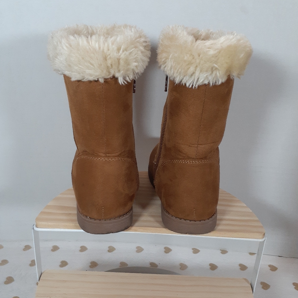 Cat & Jack Camel Suede Toddler Boots - Picture 4 of 6